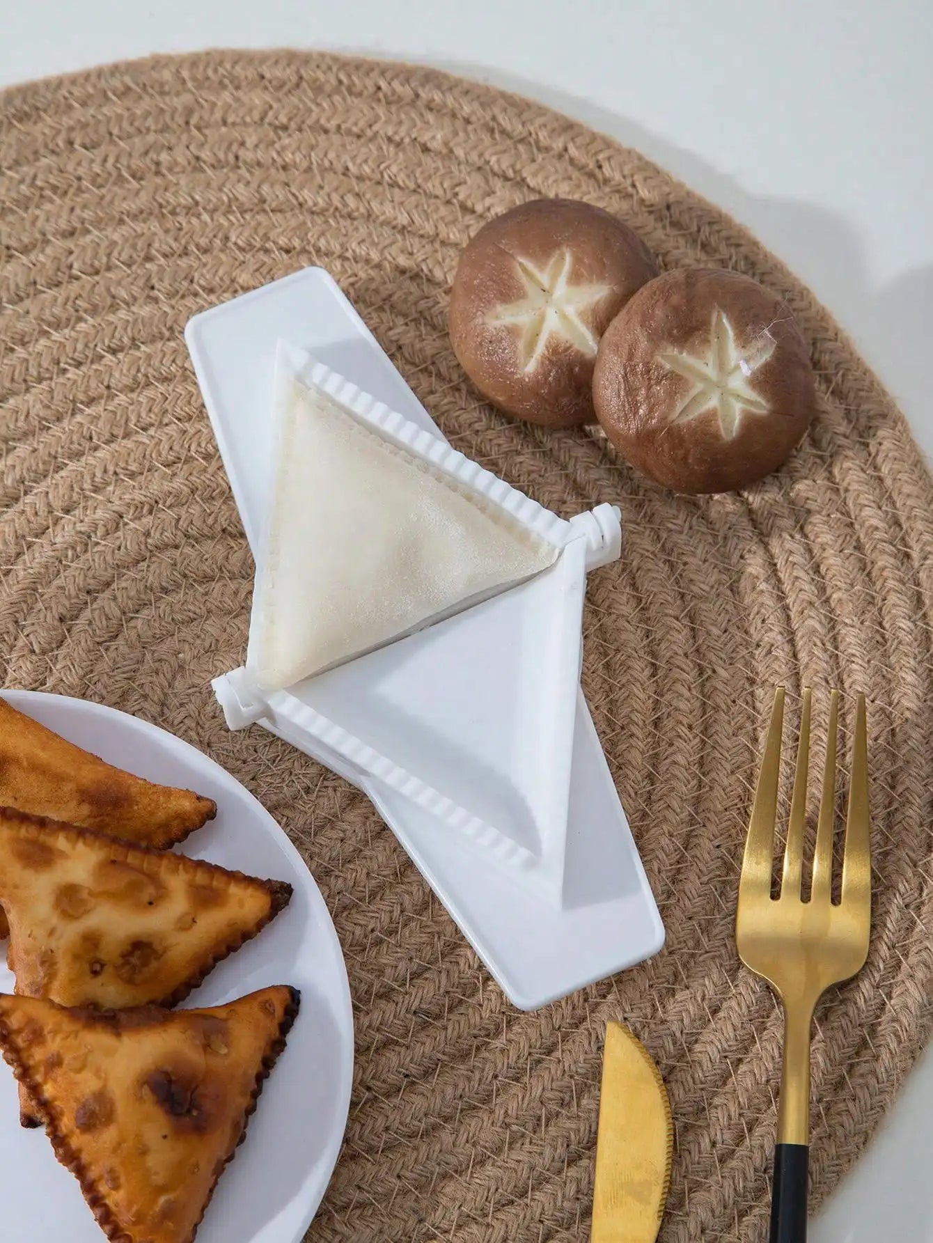 Triangular Dumpling Maker Set Kitchen DIY Dough Press Mold 2 Pack - 1