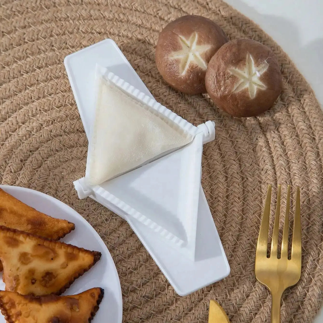 Triangular Dumpling Maker Set Kitchen DIY Dough Press Mold 2 Pack
