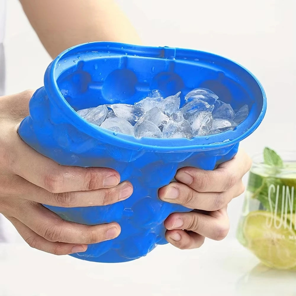 2-in-1 Silicone Ice Cube Mold and Portable Ice Bucket for Drinks