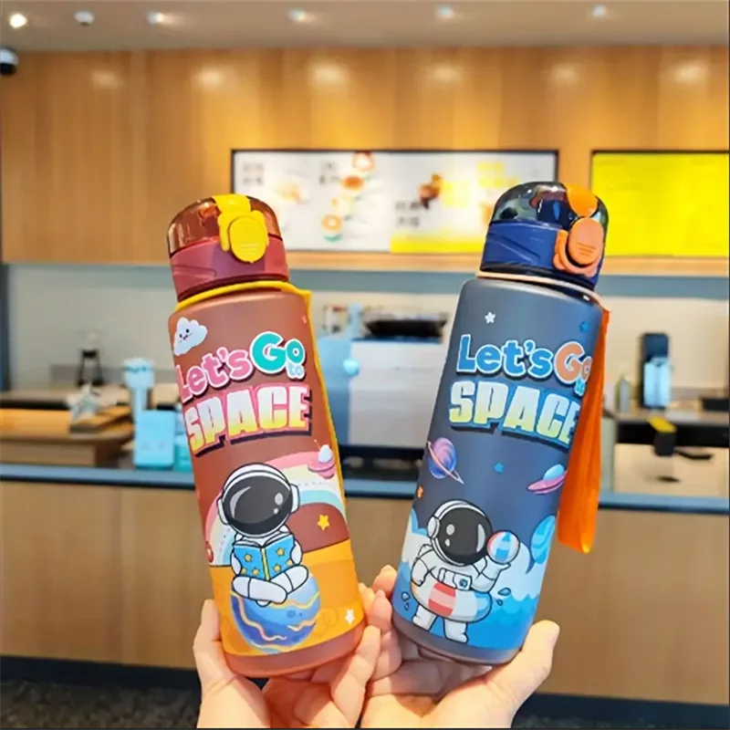 700ml Astronaut Water Bottle Leakproof Sport Cup with Carrying Strap