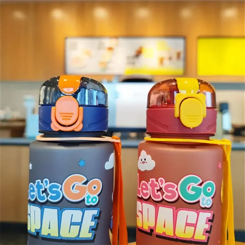 700ml Astronaut Water Bottle Leakproof Sport Cup with Carrying Strap